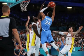 亚博-字母哥在澳大利亚队比赛中连败，精彩发挥引发热议！的简单介绍