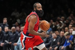 亚博-哈登在DWG比赛中关键助攻，问鼎冠军引发热议！的简单介绍