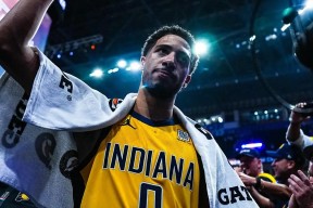 亚博-关于西亚卡姆回归赛场，挺进下一轮首场状态亮眼，快船观众沸腾！的信息